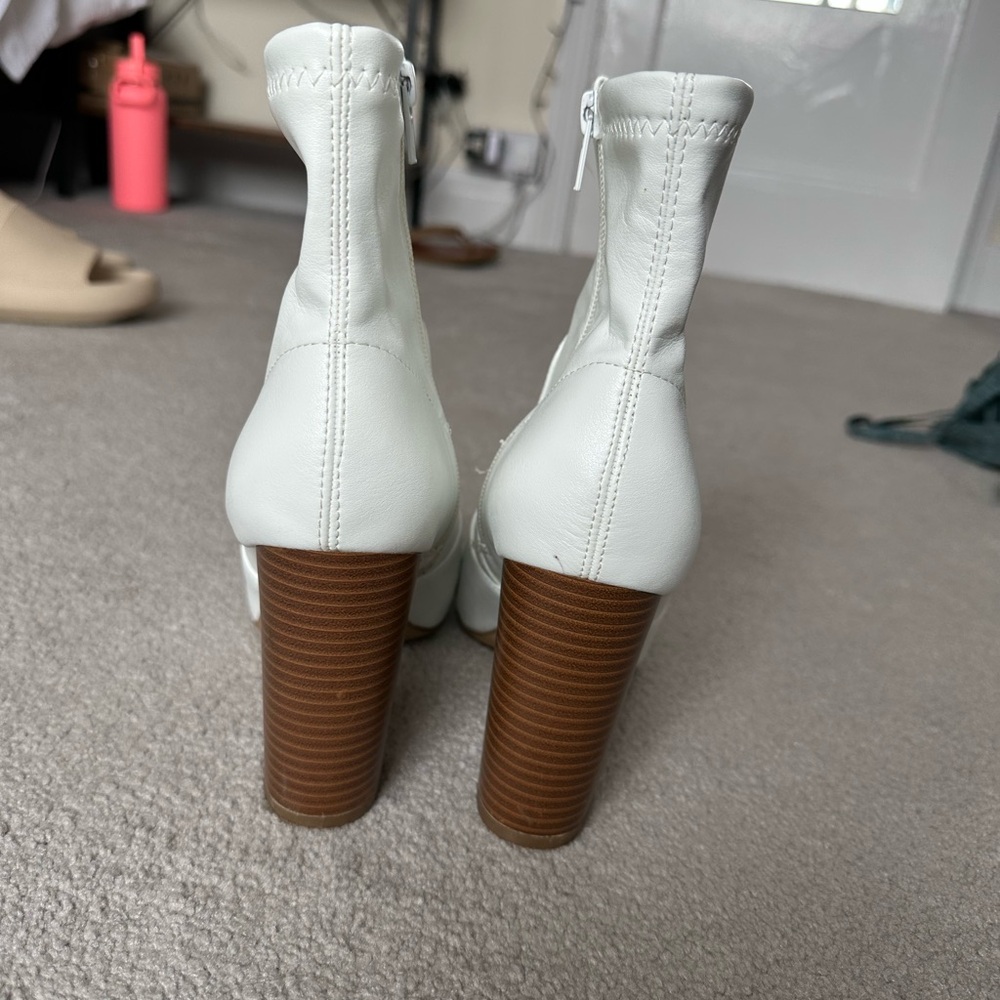 White boots - Picture 3 of 4